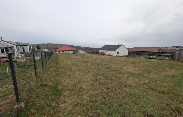 Tinnye Eladó Telek Lovas