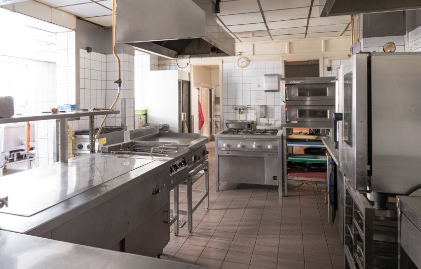 Pilisszentiván Eladó Üzlethelyiség Szabadság út